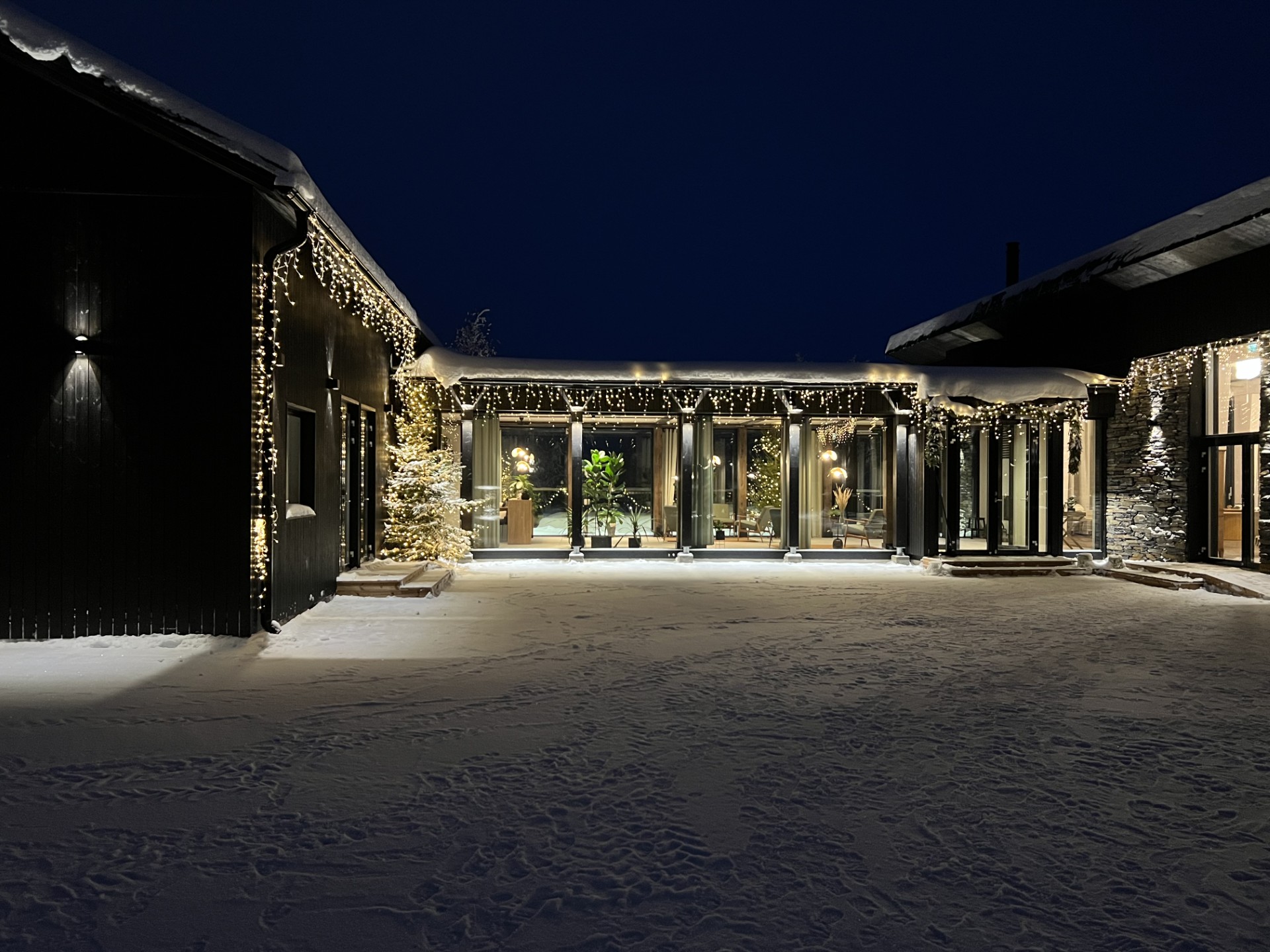 PihlasResort forest suites with outdoor jacuzzi in snowy landscape